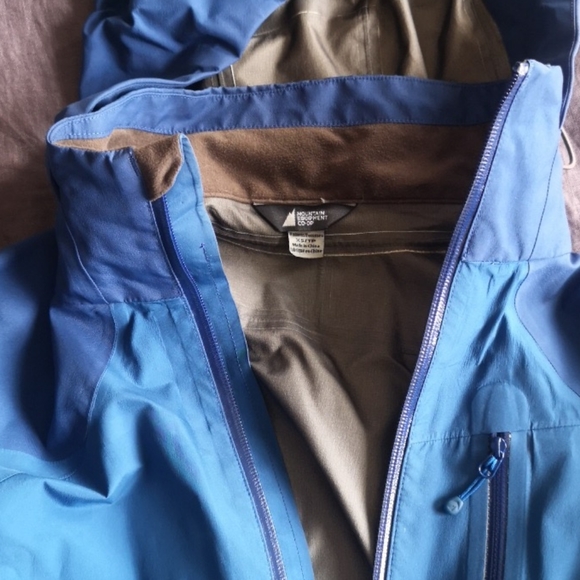 MEC Gore-Tex Pro Waterproof/Windproof Ski Shell Jacket - Picture 6 of 12